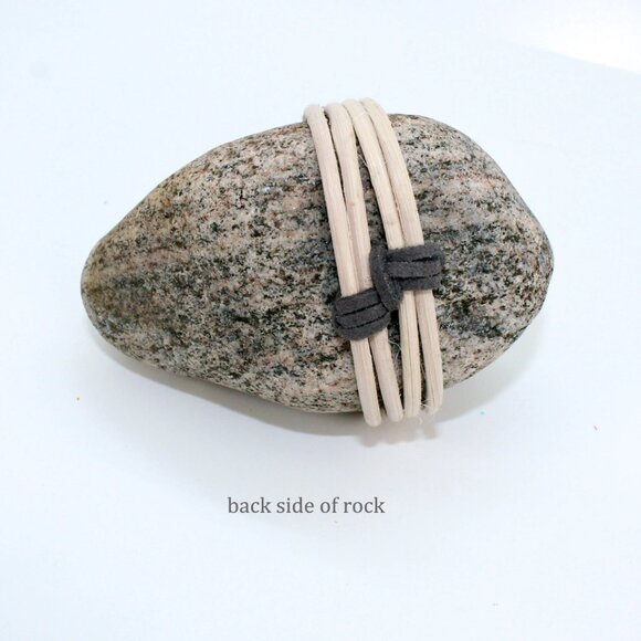 "Heart Knot" Rock Art Zen Decor - Japanese Wrapped Rock handcrafted with rattan - Picture 4 of 6